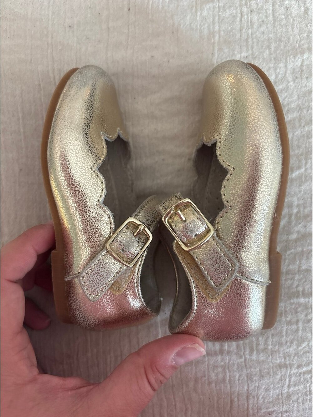 Lamour girls gold shoes 6c - Picture 6 of 7